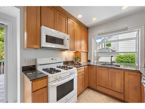 7748 SW Burlingame Avenue Portland OR 97219