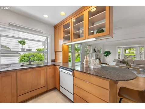 7748 SW Burlingame Avenue Portland OR 97219
