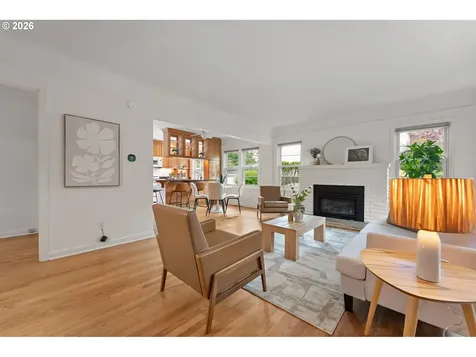 7748 SW Burlingame Avenue Portland OR 97219