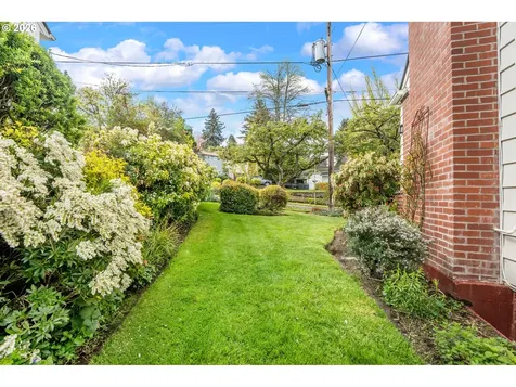 7748 SW Burlingame Avenue Portland OR 97219