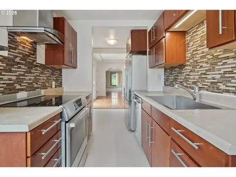 6816 SW Walnut Terrace Portland OR 97223
