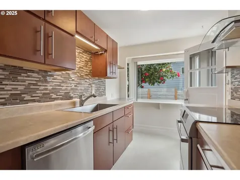 6816 SW Walnut Terrace Portland OR 97223