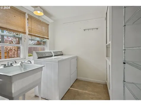 6816 SW Walnut Terrace Portland OR 97223