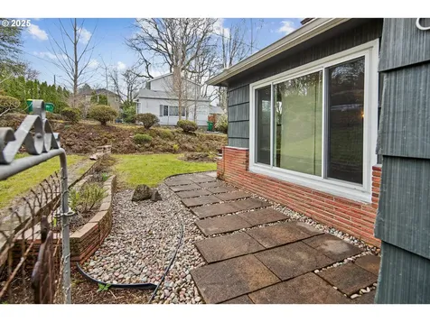 6816 SW Walnut Terrace Portland OR 97223