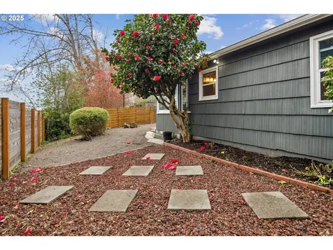 6816 SW Walnut Terrace Portland OR 97223