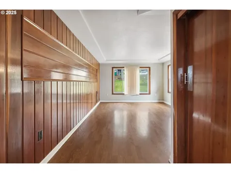 6816 SW Walnut Terrace Portland OR 97223