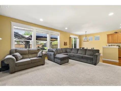 328 N Oak Leaf Street Newberg OR 97132