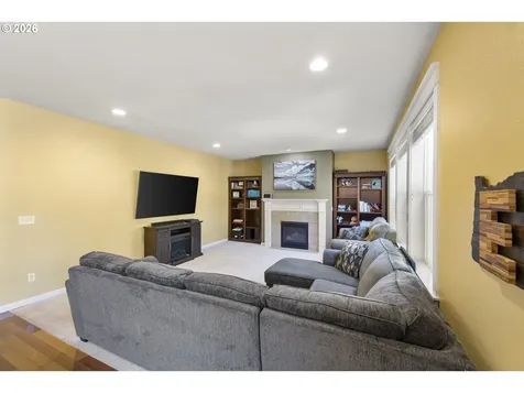 328 N Oak Leaf Street Newberg OR 97132