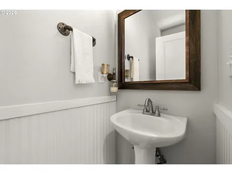 328 N Oak Leaf Street Newberg OR 97132
