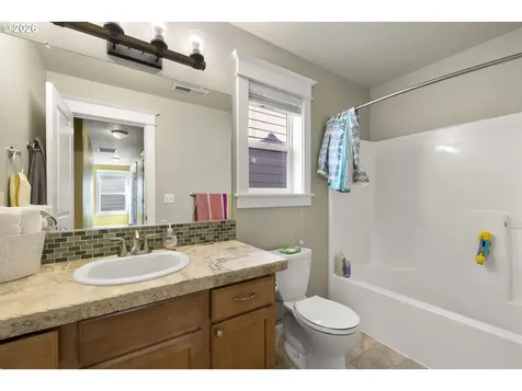 328 N Oak Leaf Street Newberg OR 97132