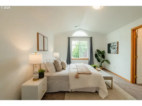 7870 SE Springwater Drive Portland OR 97206