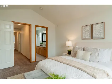 7870 SE Springwater Drive Portland OR 97206