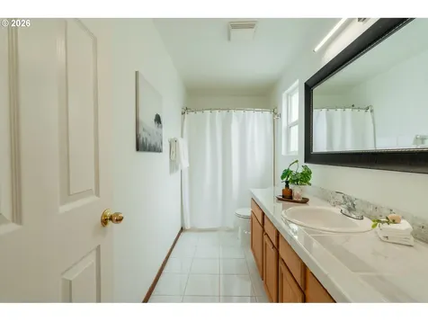 7870 SE Springwater Drive Portland OR 97206