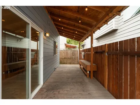 7870 SE Springwater Drive Portland OR 97206