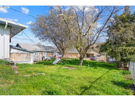 615 E Cowins Street Heppner OR 97836