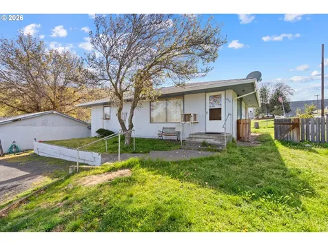 615 E Cowins Street Heppner OR 97836
