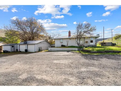 615 E Cowins Street Heppner OR 97836