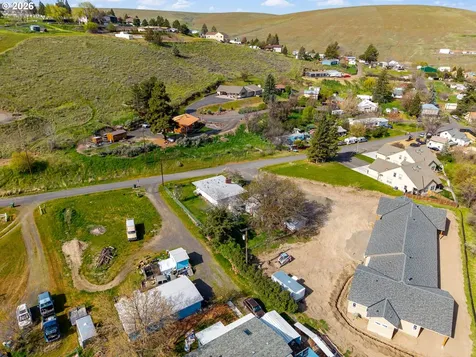615 E Cowins Street Heppner OR 97836