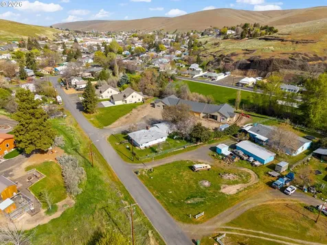 615 E Cowins Street Heppner OR 97836