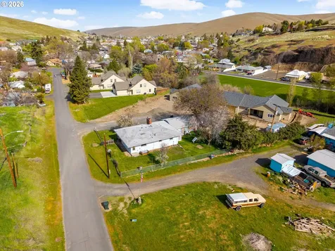 615 E Cowins Street Heppner OR 97836