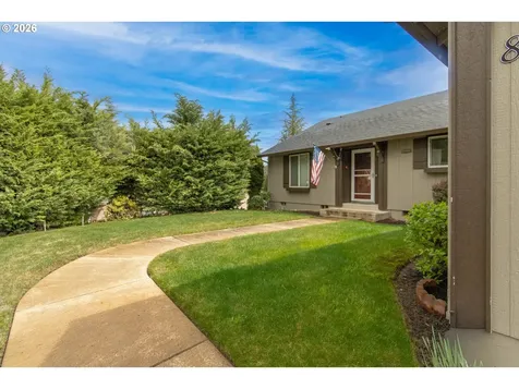 867 N Summerwood Street Roseburg OR 97471