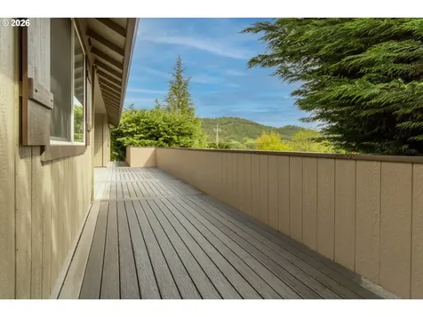 867 N Summerwood Street Roseburg OR 97471