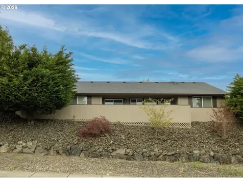 867 N Summerwood Street Roseburg OR 97471