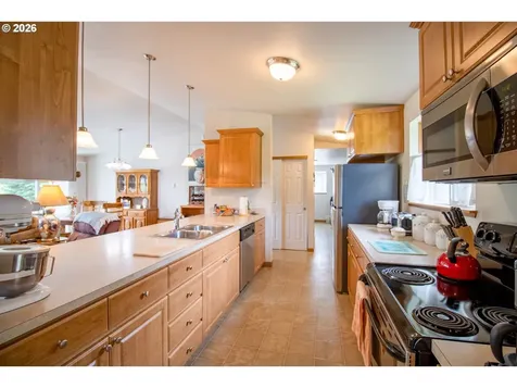 867 N Summerwood Street Roseburg OR 97471