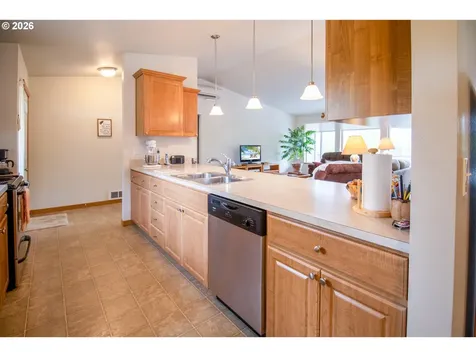 867 N Summerwood Street Roseburg OR 97471