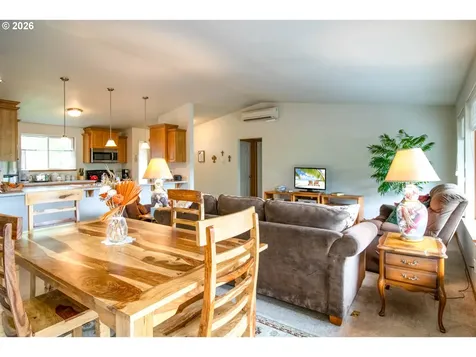 867 N Summerwood Street Roseburg OR 97471