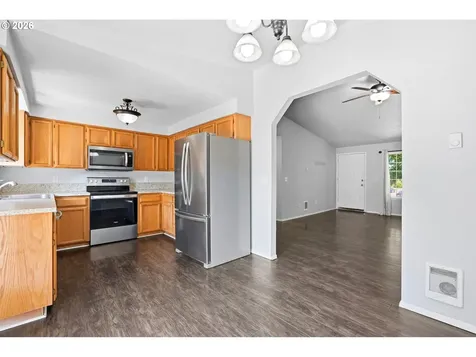 5201 9th Court SE Salem OR 97306