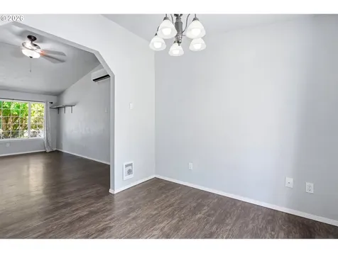 5201 9th Court SE Salem OR 97306