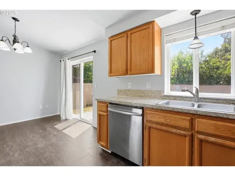 5201 9th Court SE Salem OR 97306