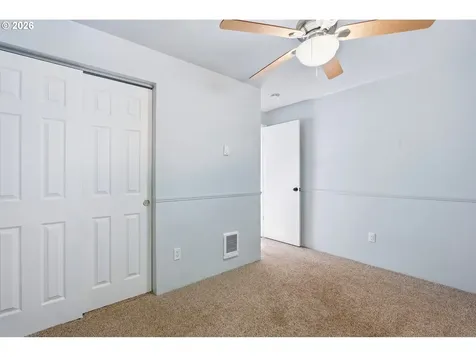 5201 9th Court SE Salem OR 97306