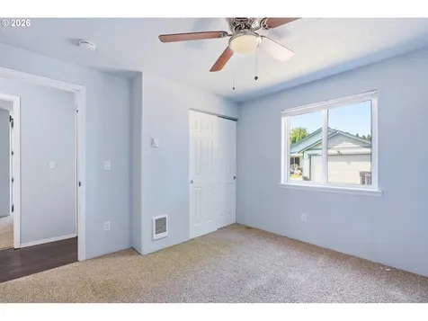 5201 9th Court SE Salem OR 97306