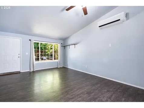 5201 9th Court SE Salem OR 97306