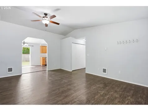 5201 9th Court SE Salem OR 97306