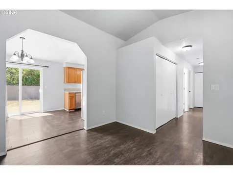 5201 9th Court SE Salem OR 97306