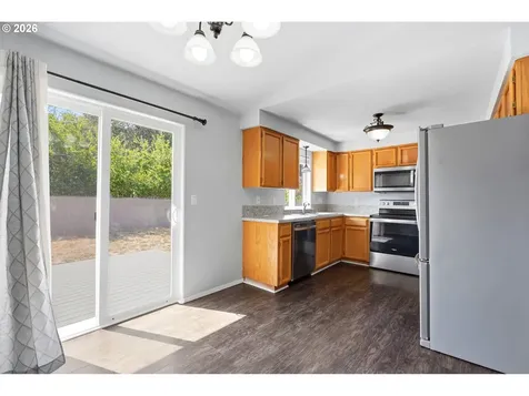 5201 9th Court SE Salem OR 97306
