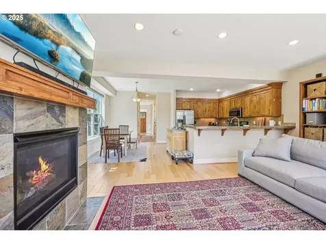 6678 SW 23rd Place Portland OR 97219