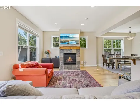 6678 SW 23rd Place Portland OR 97219