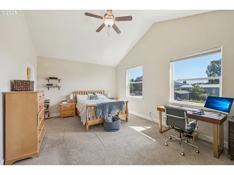 6678 SW 23rd Place Portland OR 97219