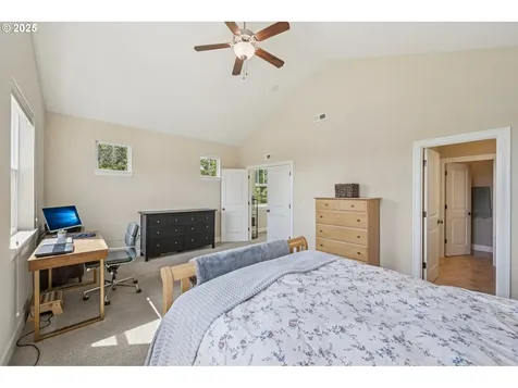 6678 SW 23rd Place Portland OR 97219