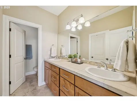 6678 SW 23rd Place Portland OR 97219