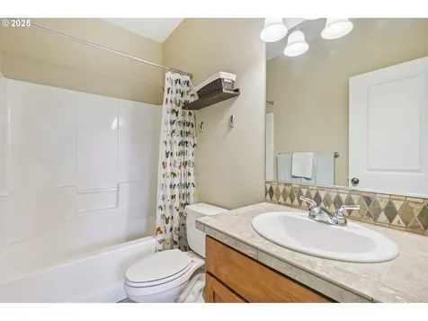 6678 SW 23rd Place Portland OR 97219