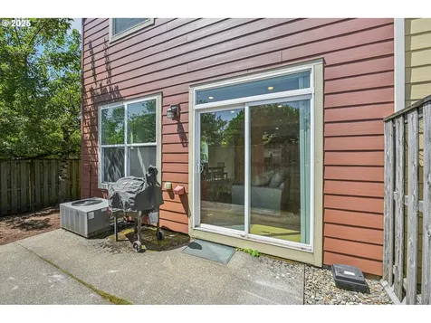 6678 SW 23rd Place Portland OR 97219
