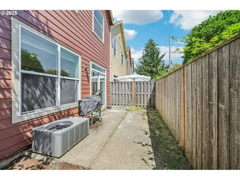 6678 SW 23rd Place Portland OR 97219