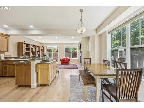 6678 SW 23rd Place Portland OR 97219