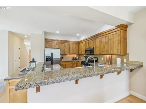 6678 SW 23rd Place Portland OR 97219