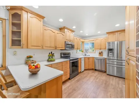 7910 N Mckenna Avenue Portland OR 97203
